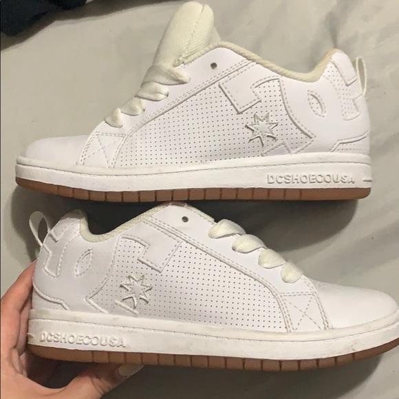 COPY - All white youth court graffik shoes - Picture 2 of 4